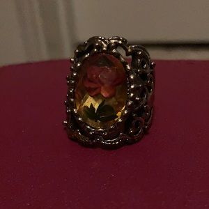 I am selling a Beautiful silver flower ring.